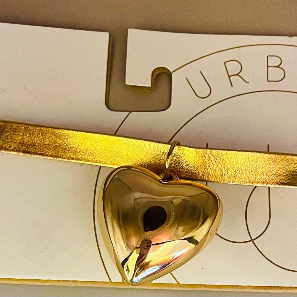 Urban outfitters gold tone heart pendant on a faux gold tone band choker. NWT